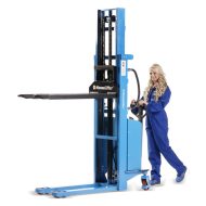   HanseLifter E-SDJ15, 1500 kg-ig félelektromos magsemelésű gyalogtargonca