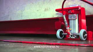 Novotransz, hidraulikus nyomómű JD, és nehézgép emelőv JH G plus